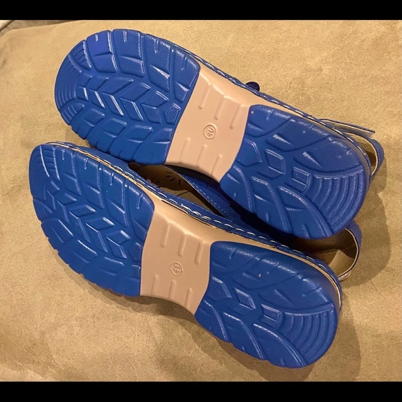 New, never warm. Yasirun, blue, size 9.5 sandal. - Picture 4 of 4